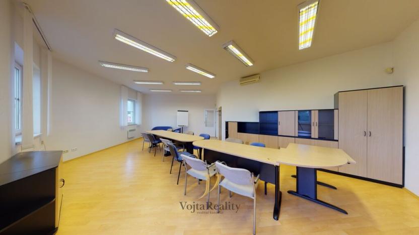 Pronájem kanceláře, Kožušany-Tážaly, 195 m2
