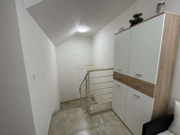 Prodej bytu 2+kk, Pletený Újezd, 9. května, 62 m2