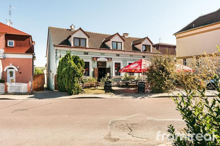 Prodej restaurace, Šatov, 340 m2