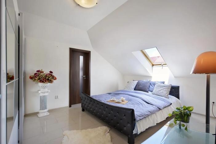 Prodej rodinného domu, Květnice, V Zelených, 300 m2