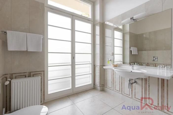 Prodej ubytování, Karlovy Vary, Jarní, 989 m2