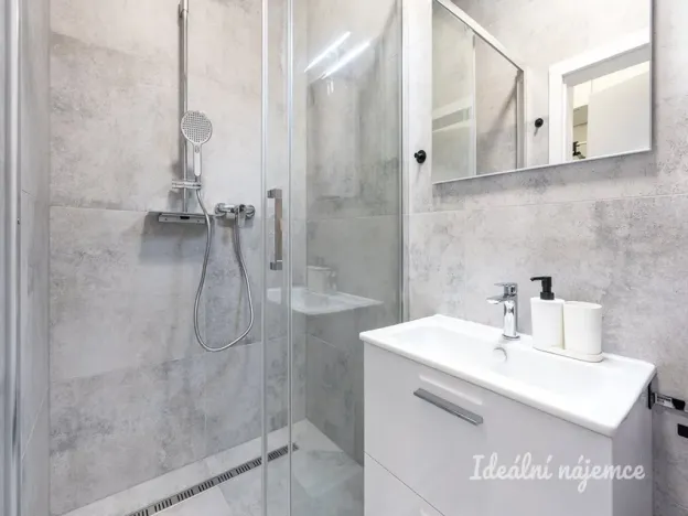 Pronájem bytu 1+kk, Praha - Kyje, Za černým mostem, 25 m2