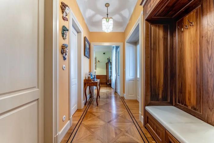 Pronájem bytu 3+1, Praha - Malá Strana, U lužického semináře, 111 m2