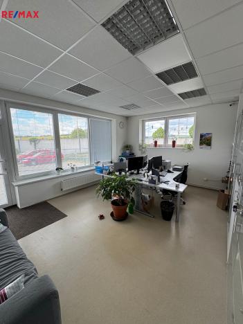 Pronájem kanceláře, Zlín - Malenovice, Šrámkova, 222 m2