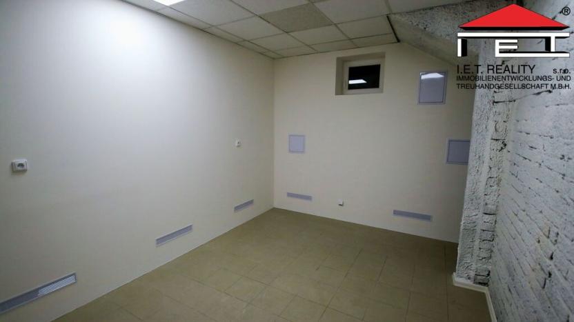 Pronájem skladu, Frýdek-Místek - Frýdek, Nádražní, 160 m2