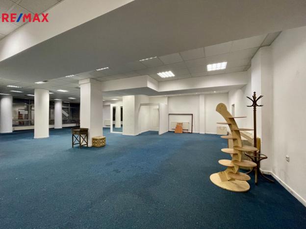 Pronájem obchodního prostoru, Třebíč - Vnitřní Město, Karlovo nám., 219 m2