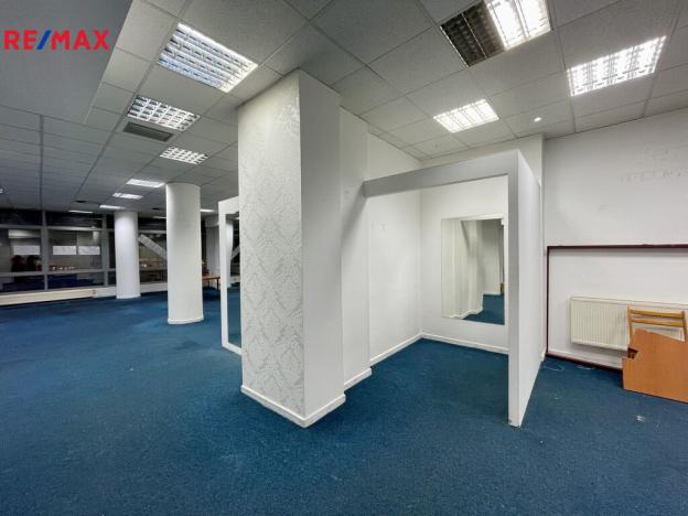 Pronájem obchodního prostoru, Třebíč - Vnitřní Město, Karlovo nám., 219 m2
