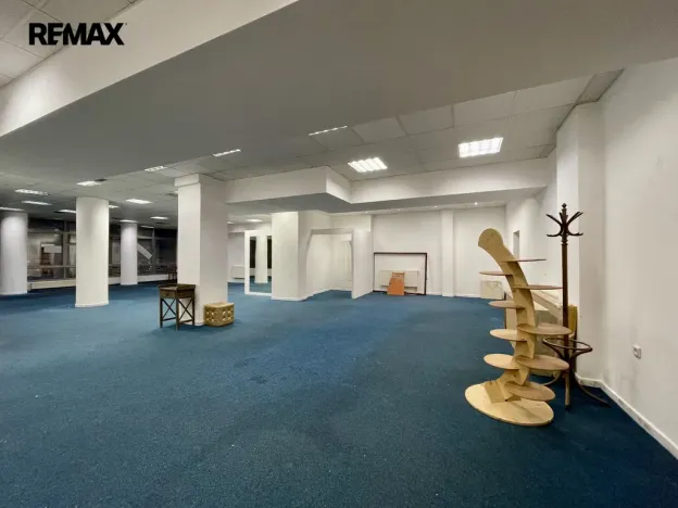Pronájem obchodního prostoru, Třebíč - Vnitřní Město, Karlovo nám., 219 m2