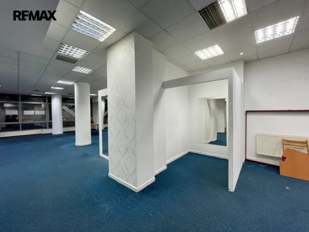 Pronájem obchodního prostoru, Třebíč - Vnitřní Město, Karlovo nám., 219 m2