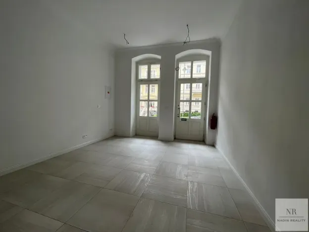 Pronájem obchodního prostoru, Karlovy Vary, Sadová, 60 m2
