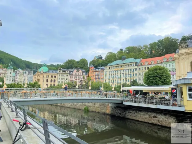Pronájem obchodního prostoru, Karlovy Vary, Divadelní náměstí, 200 m2