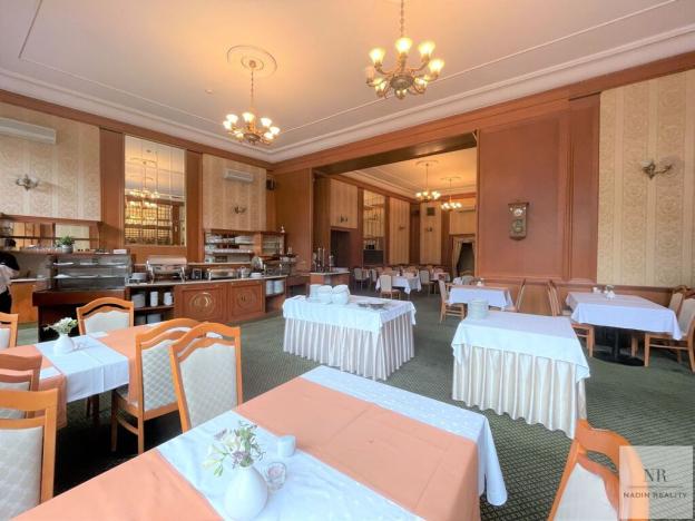 Pronájem obchodního prostoru, Karlovy Vary, Divadelní náměstí, 241 m2
