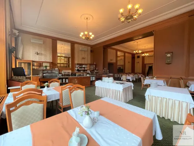 Pronájem obchodního prostoru, Karlovy Vary, Divadelní náměstí, 241 m2