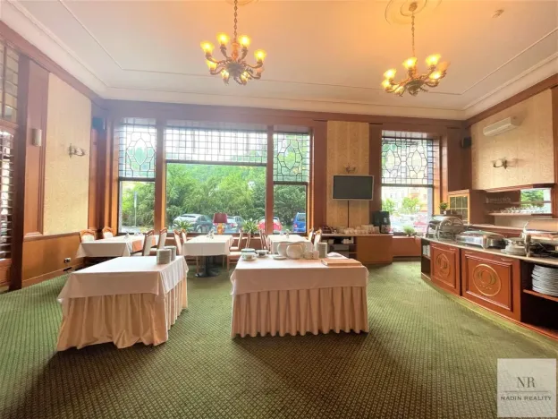 Pronájem obchodního prostoru, Karlovy Vary, Divadelní náměstí, 241 m2
