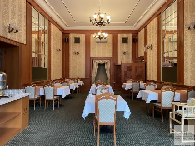 Pronájem obchodního prostoru, Karlovy Vary, Divadelní náměstí, 241 m2