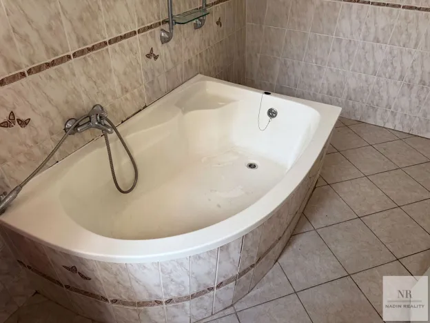 Prodej bytu 4+1, Karlovy Vary, Bulharská, 125 m2