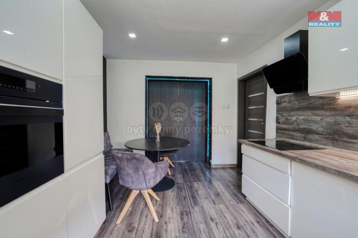 Prodej bytu 2+1, Ostrov, Šafaříkova, 55 m2