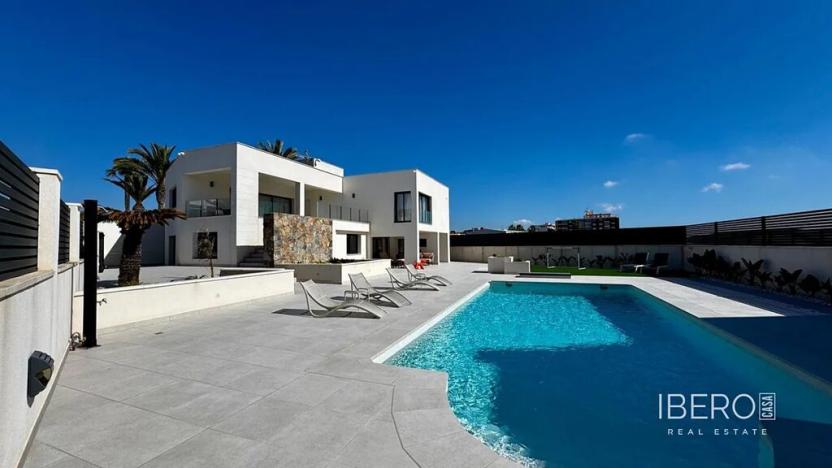 Prodej rodinného domu, Torrevieja, Španělsko, 200 m2