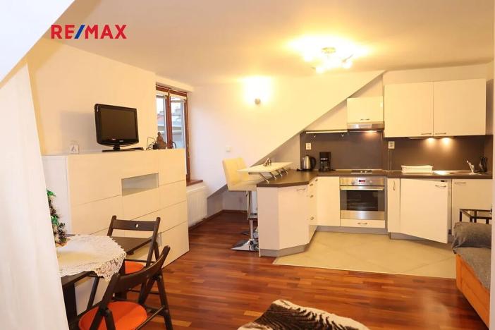 Pronájem bytu 1+kk, Praha - Žižkov, Buchovcova, 32 m2