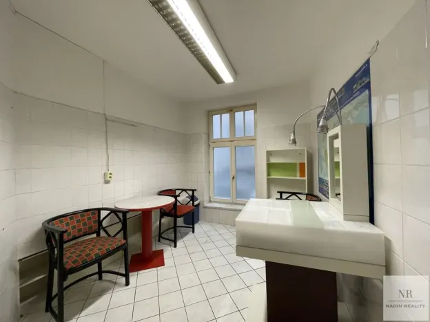 Pronájem obchodního prostoru, Karlovy Vary, Nová louka, 131 m2