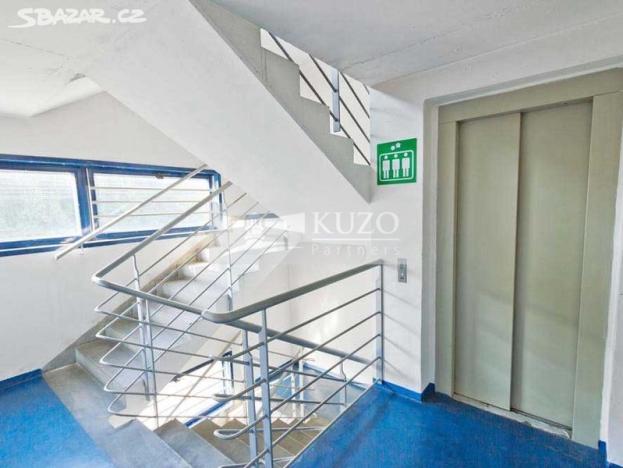 Pronájem garážového stání, Praha - Vysočany, Pešlova, 14 m2