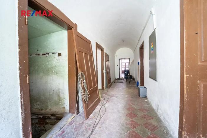 Prodej rodinného domu, Týnec nad Labem, Masarykovo náměstí, 142 m2