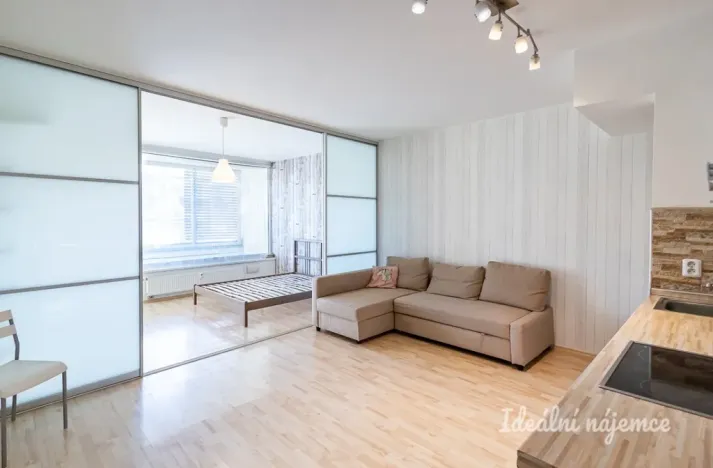 Pronájem bytu 2+kk, Praha - Vysočany, Skloněná, 44 m2