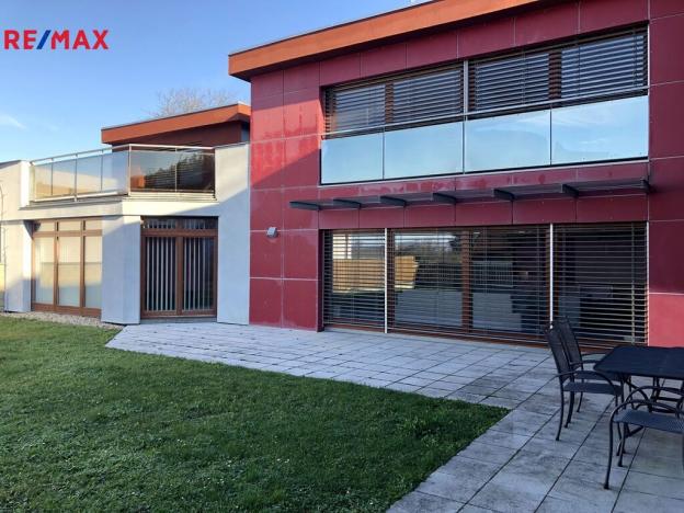 Pronájem rodinného domu, Praha - Hloubětín, Šestajovická, 320 m2
