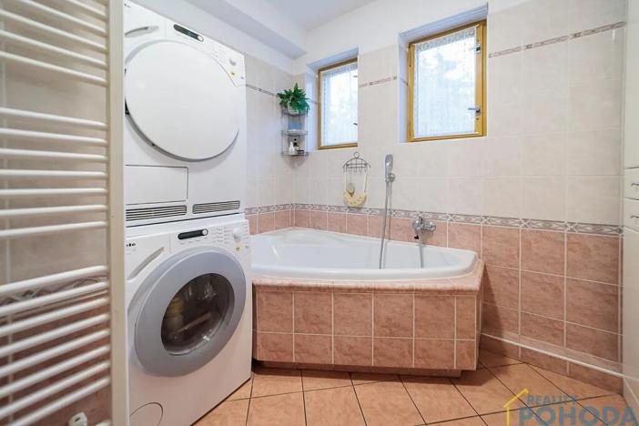 Prodej rodinného domu, Klešice, 365 m2