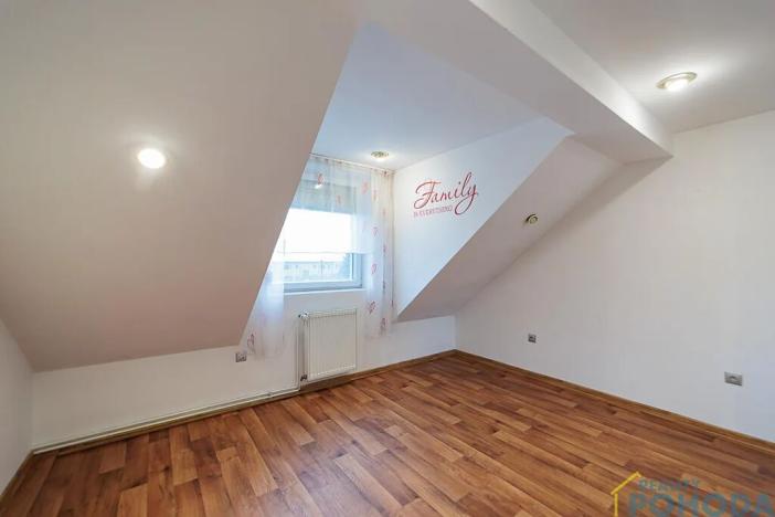 Prodej rodinného domu, Klešice, 365 m2