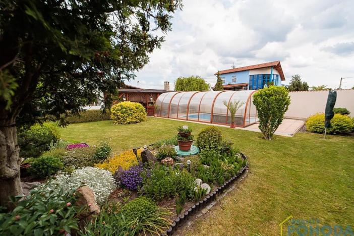 Prodej rodinného domu, Klešice, 365 m2