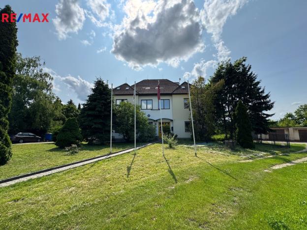 Prodej komerčního pozemku, Kunovice, Osvobození, 11035 m2