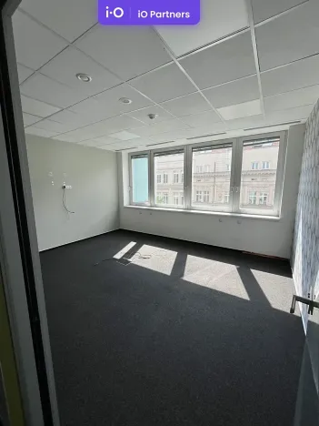 Pronájem kanceláře, Praha - Smíchov, Plzeňská, 356 m2