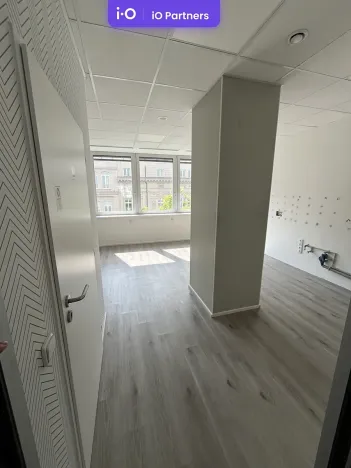 Pronájem kanceláře, Praha - Smíchov, Plzeňská, 356 m2