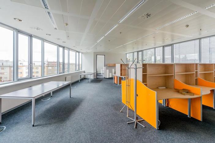 Pronájem kanceláře, Praha - Nusle, Na hřebenech II, 601 m2