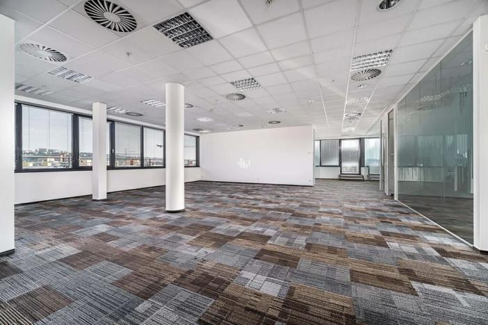 Pronájem kanceláře, Praha - Libeň, Českomoravská, 1638 m2