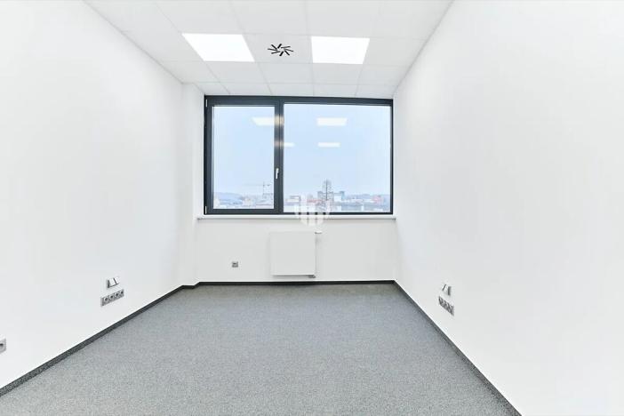 Pronájem obchodního prostoru, Praha - Vysočany, Poděbradská, 192 m2