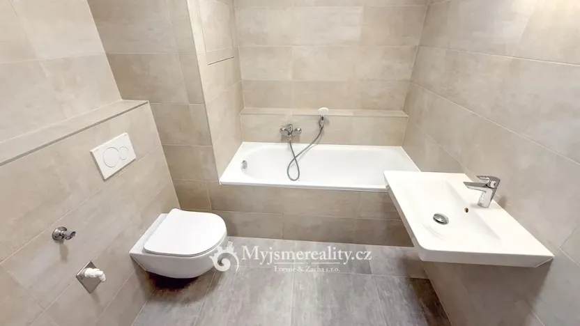 Pronájem bytu 2+kk, Znojmo, Vrbkova, 47 m2