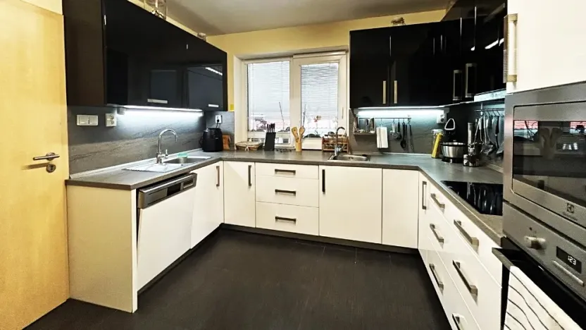 Prodej ubytování, Dešov, 2827 m2