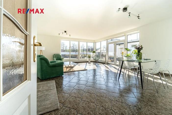 Prodej bytu 6+kk a větší, Střelice, Ant. Smutného, 235 m2