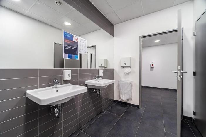 Pronájem kanceláře, Praha - Prosek, Prosecká, 300 m2