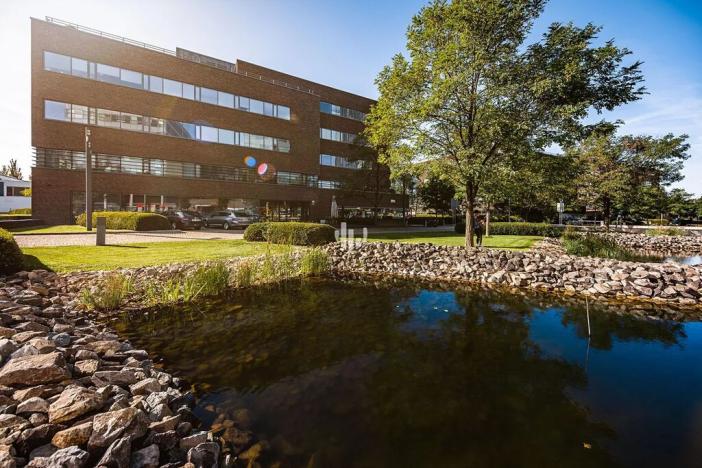 Pronájem kanceláře, Brno, Holandská, 817 m2