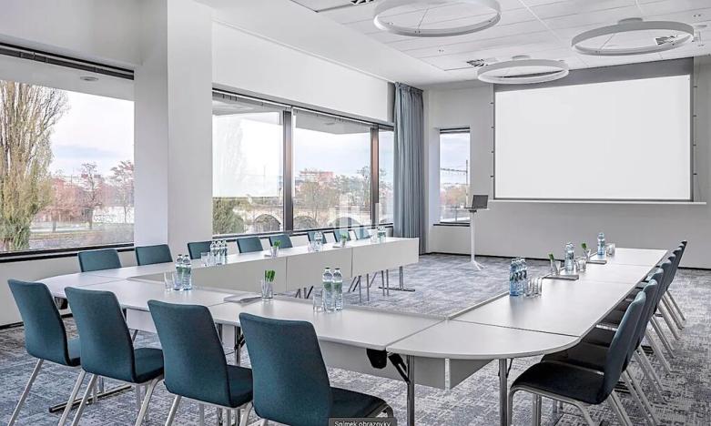 Pronájem kanceláře, Brno, Holandská, 1233 m2