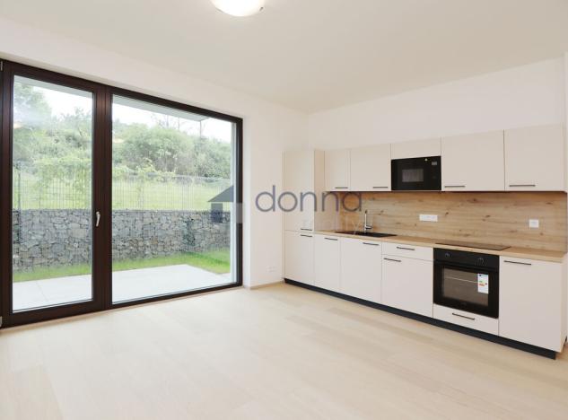 Pronájem bytu 1+kk, Praha, V třešňovce, 40 m2