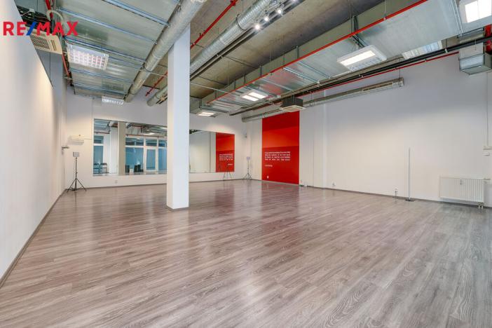 Prodej obchodního prostoru, Praha - Stodůlky, Sluneční náměstí, 109 m2