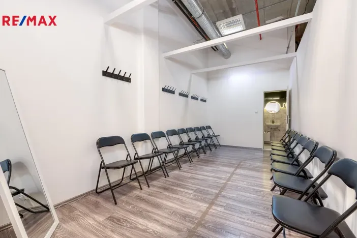 Prodej obchodního prostoru, Praha - Stodůlky, Sluneční náměstí, 109 m2