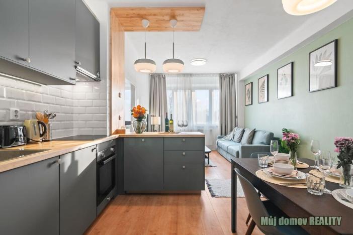 Pronájem bytu 2+kk, Praha - Vysočany, Kolbenova, 55 m2