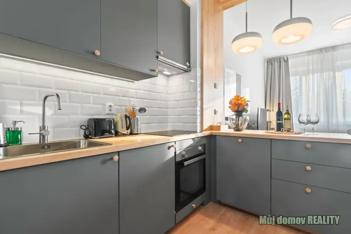 Pronájem bytu 2+kk, Praha - Vysočany, Kolbenova, 55 m2