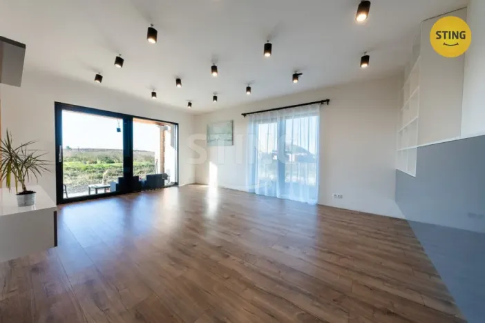 Prodej rodinného domu, Krásensko, 183 m2