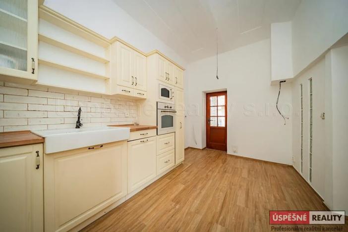 Prodej rodinného domu, Chožov, 737 m2